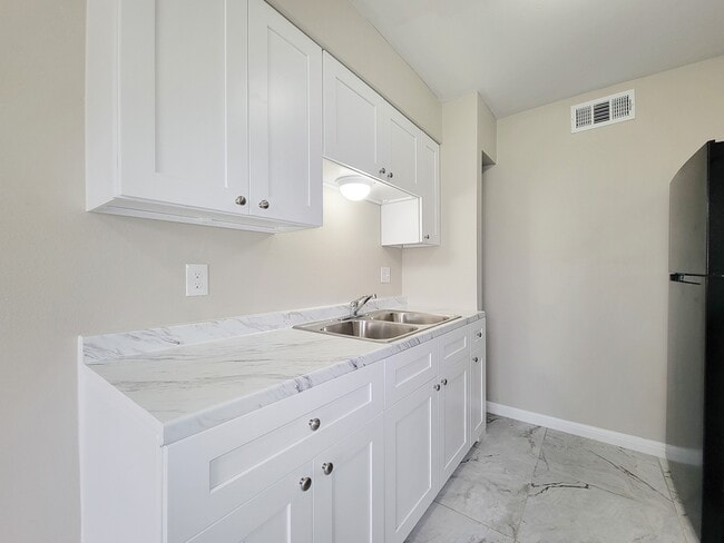 Building Photo - 3206 Lobit Dr Unit 49