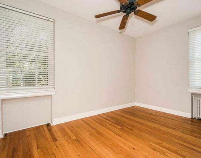 Segundo dormitorio - 1337 E Morehead St