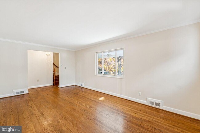 Photo - 5203 Nahant St