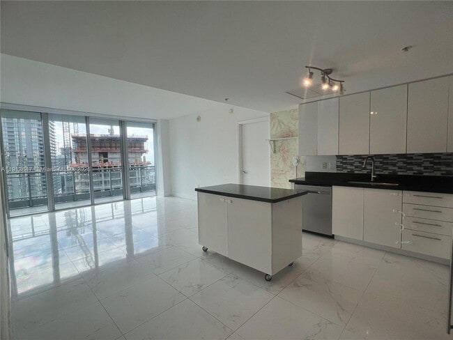 Photo - 92 SW 3rd St