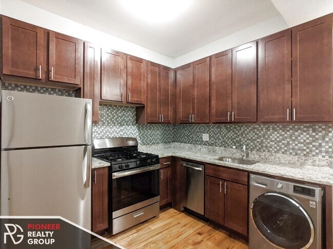 627 W Oakdale Ave Unit 3