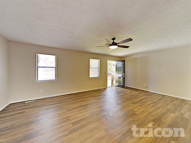 3638 Mansfield Ln