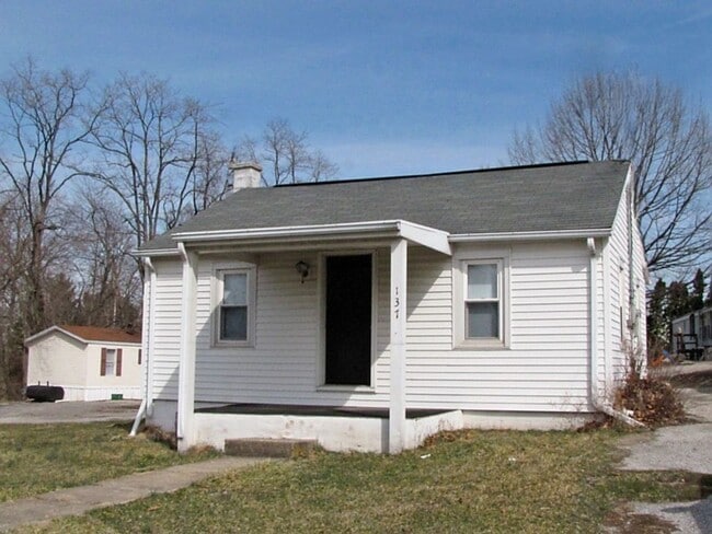 Building Photo - Charming Single Family Home