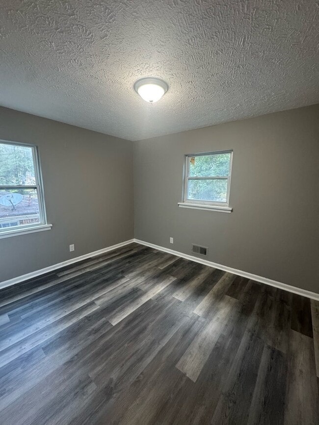 Building Photo - 1285 Kenilworth Dr SW Unit A Rental