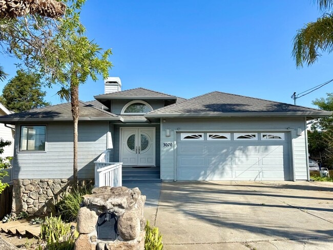 Building Photo - $4,390 / 3 BR - HILLTOP HOME WITH STUNNING BAY & BRIDGE VIEW IN HAYWARD!