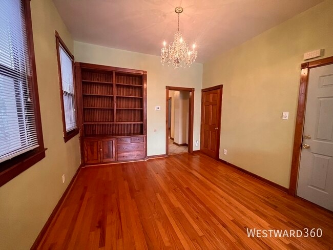 Photo - 3110 N Kenmore Ave Unit 2