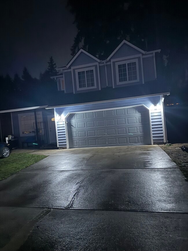 Building Photo - 4906 Marian Dr NE