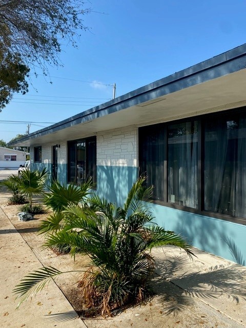 Photo - 408 SW 8th St