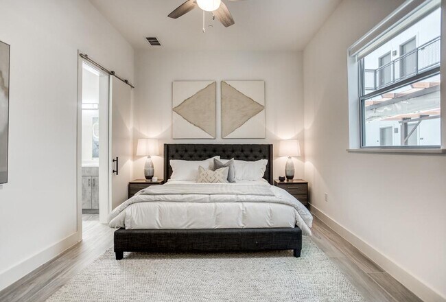 Photo - 1100 Peters St