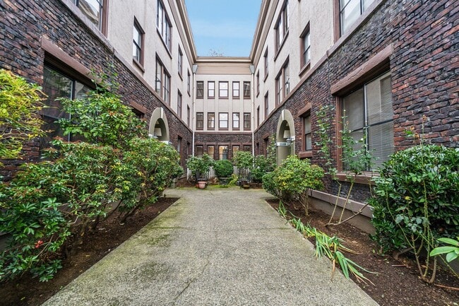 Capitola Apartments