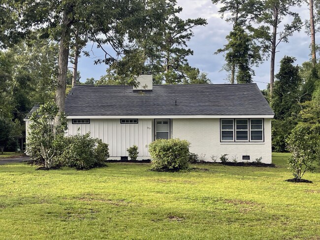 657 Wildwood Rd