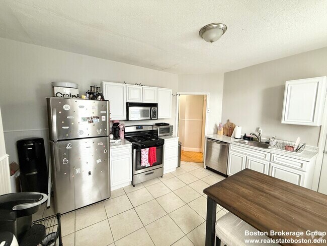 Building Photo - 17 Sachem St Unit #3 Rental
