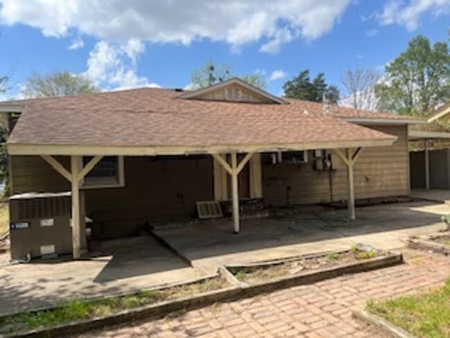 Photo - Two Bedroom/One bath home/Extra room off the carport for bedroom