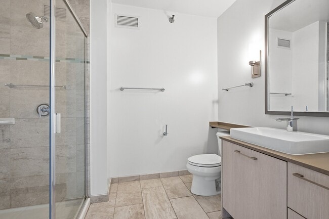 Photo - 357 W Hubbard St