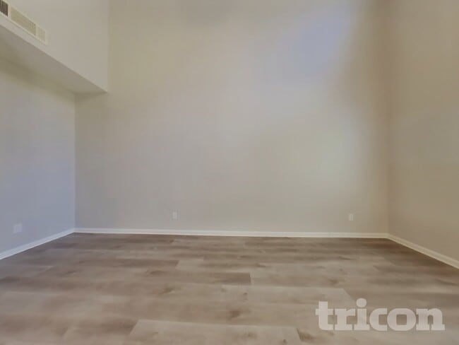 Photo - 2345 Village Green Dr