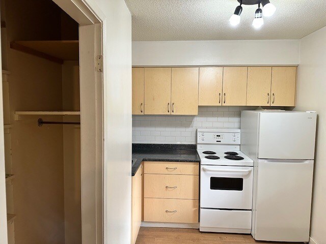 Photo - 646-646 Admirals Rd