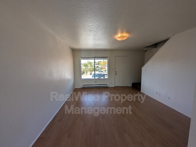 Photo - 275 Rose Ave Unit J