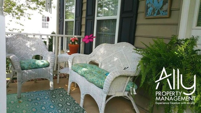 Photo - 1236 Raintree Dr