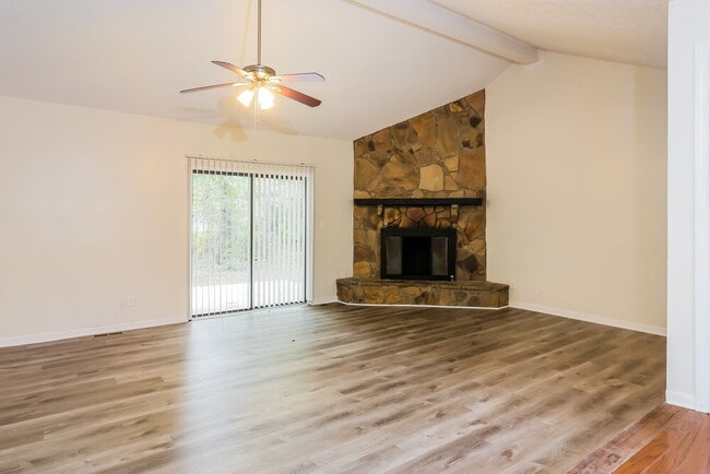 Photo - 832 Lost Creek Cir