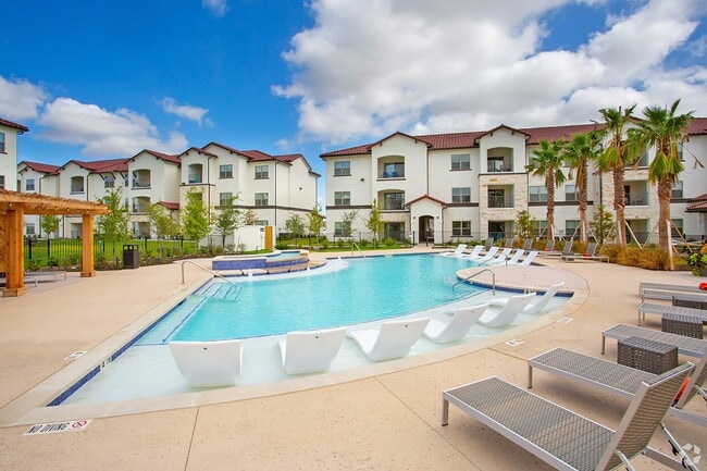 Lounge Chairs - Stone Hill Apartments