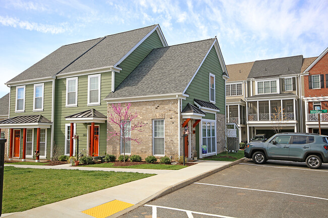 Light-Filled & Cozy Old Trail Townhome - Light-Filled & Cozy Old Trail Townhome