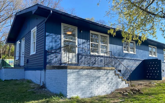 Building Photo - 590-594 North St Newport TN 37821 Unit 592 North St