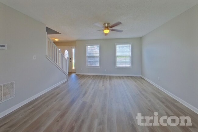 Photo - 1055 Maria Dr