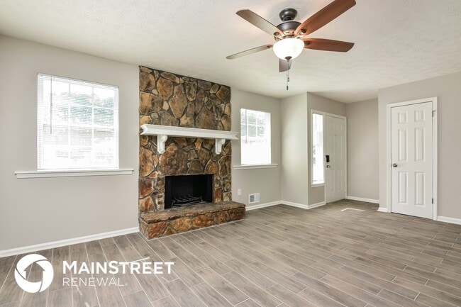 Photo - 325 Morris Ct SE