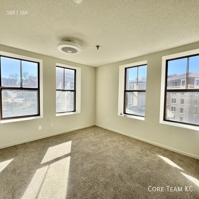 Photo - 235 Ward Pkwy Unit F - 1009