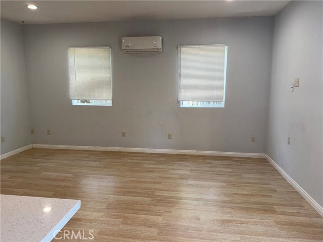 Photo - 20324 Oxnard St