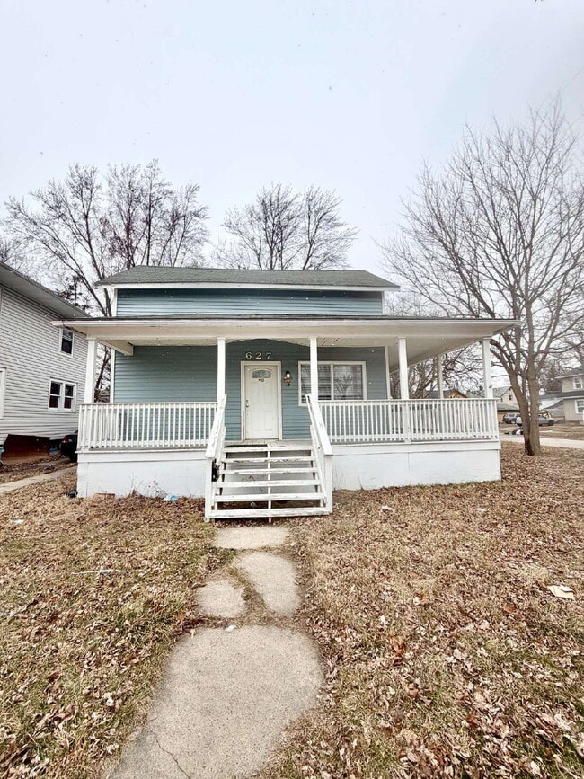 Building Photo - 3 Bedroom, 1 Full Bath