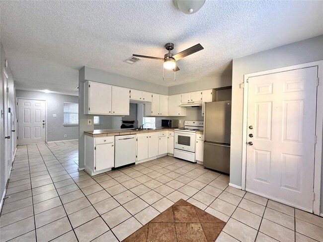 Photo - 2203 Granberry Dr