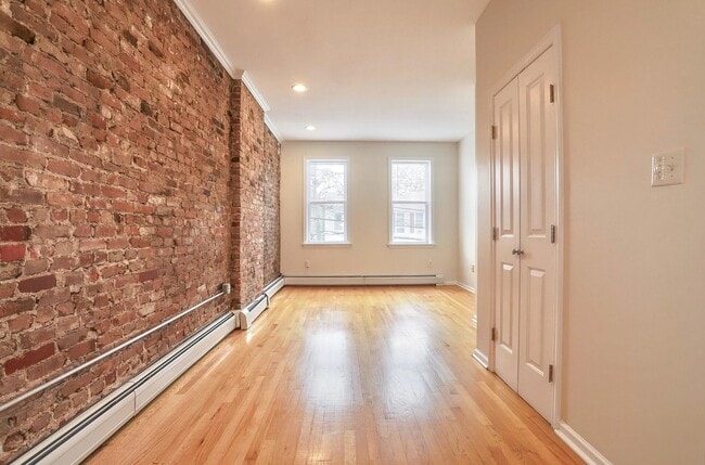 Photo - 273 Webster Ave