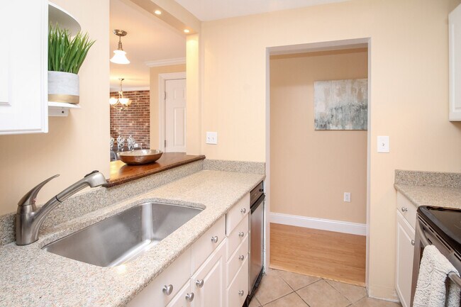 161 W 6th St Unit C