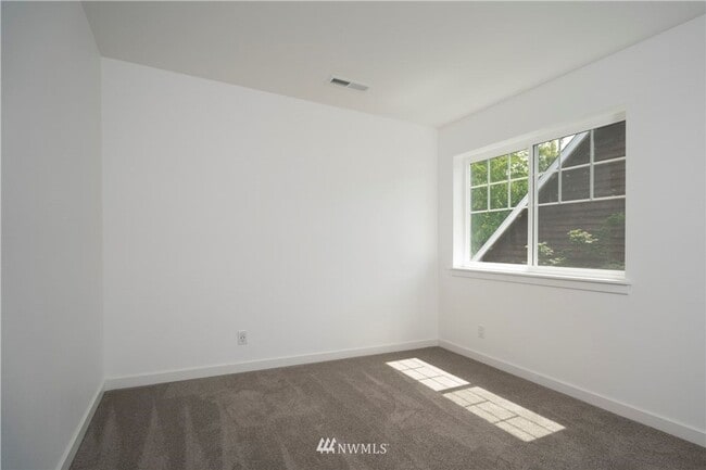 Photo - Beautiful 5 Bedroom Home in Bellingham!