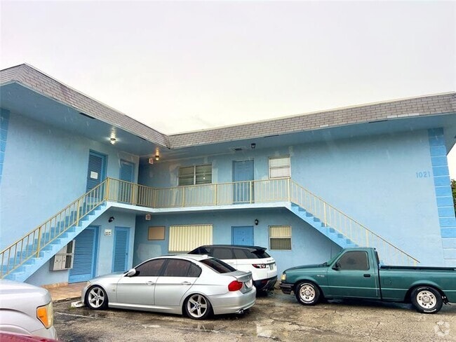 Building Photo - 1021 NW 45th St Unit 4 Rental