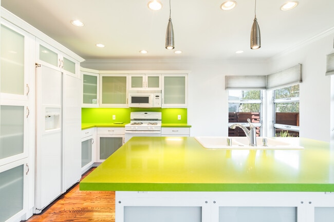 Photo - 750 Vernon Ave