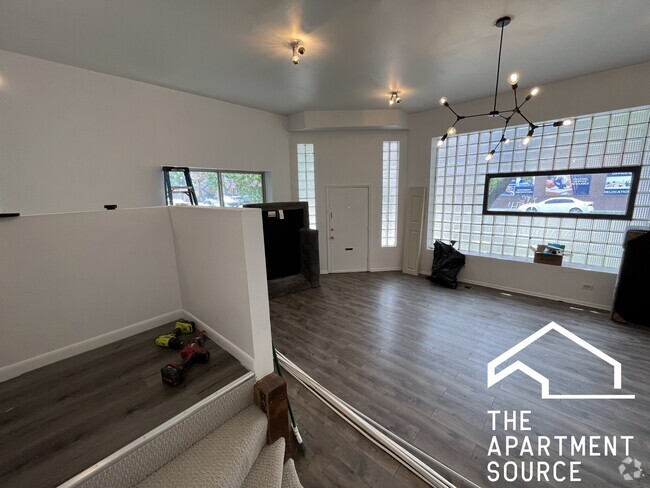 Building Photo - 2732 W Chicago Ave Unit 1F Rental