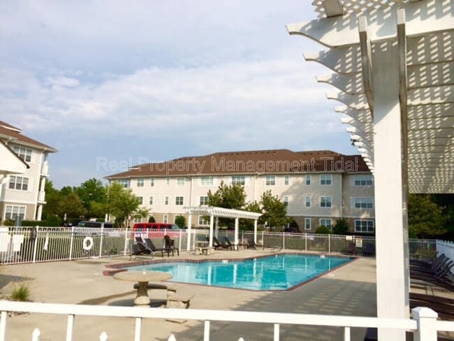 Photo - 920 Southmoor Dr Unit 205