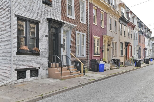 Building Photo - 4 Bedroom Single Family Home on Susquehann...