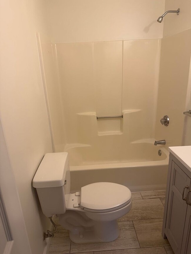 Photo - 2 bed one bath great location