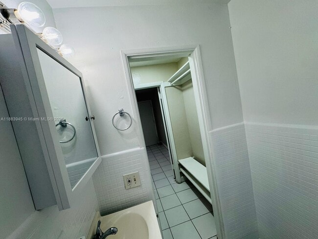 Photo - 2960 W Flagler St Unidad 102