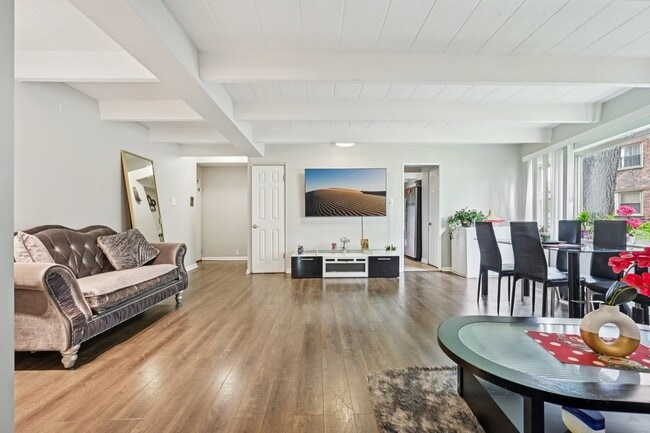 Photo - 2142 W Rosemont Ave Unit 1A