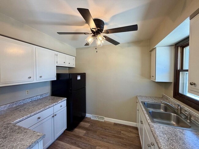 Photo - 1421 Elizabeth St Unit Front