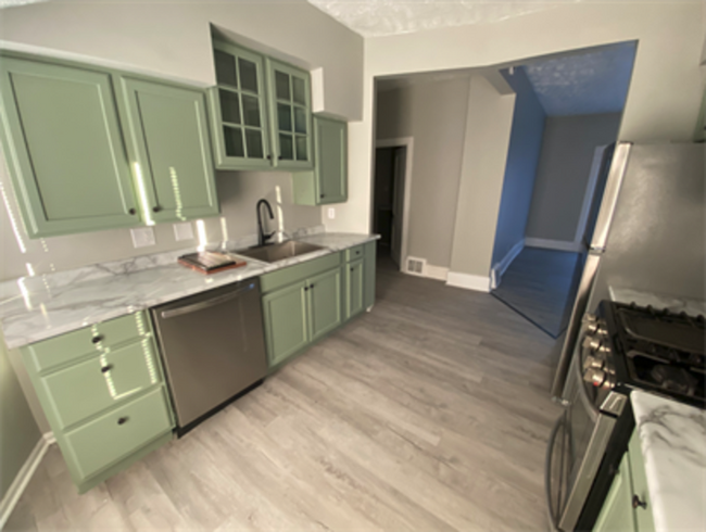 Photo - 5844 South St