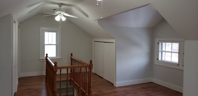 Building Photo - 1226 Union St Unit Up