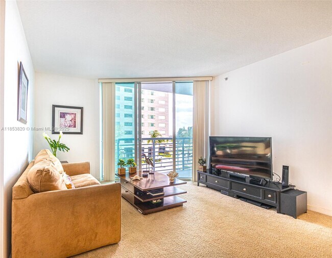 Photo - 335 S Biscayne Blvd Unidad 902