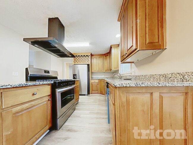 Photo - 546 Candlewick Ln NW