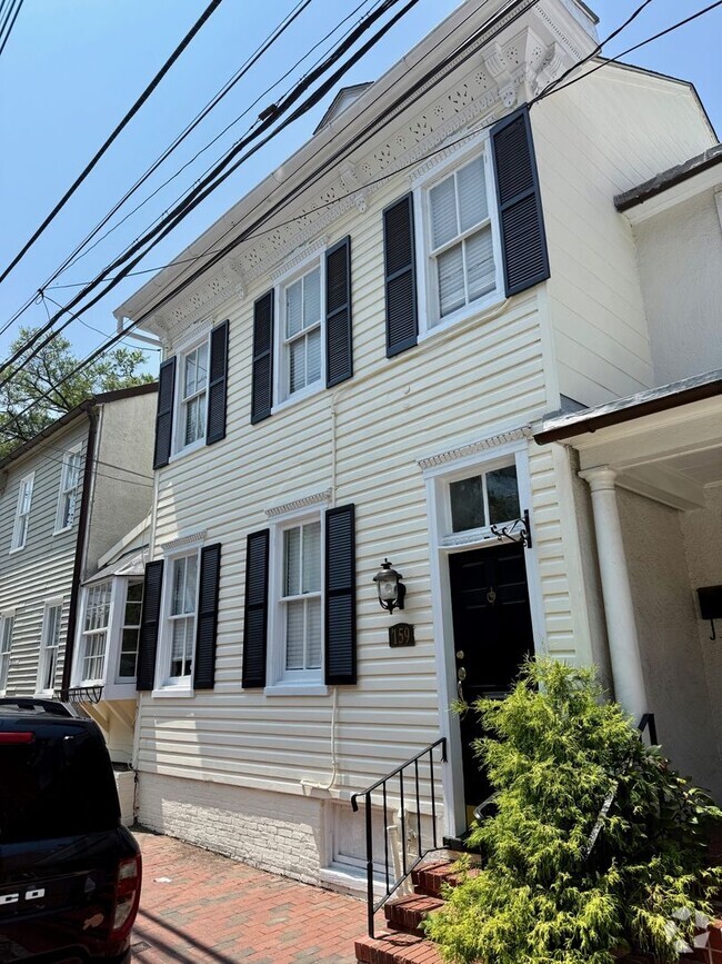 Building Photo - Conduit St - Walk EVERYWHERE from this dow... Rental