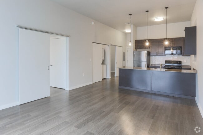 2 BR, 2 BA - 801 SF